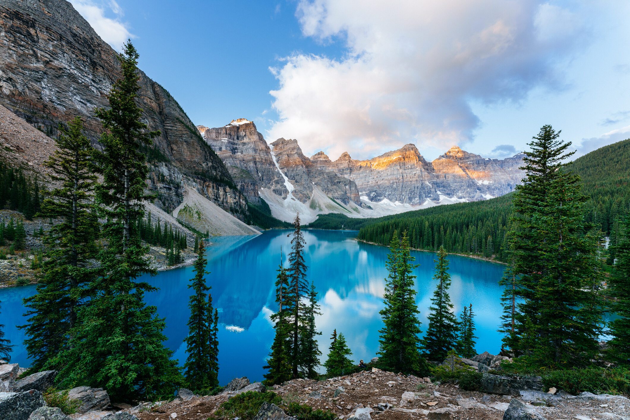 15 Most Awe-Inspiring Crystal-Clear Lakes in the World